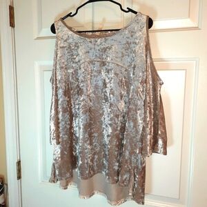 Wishlist open shoulder 3/4 length sleeve velvet shirt sz. LG champagne